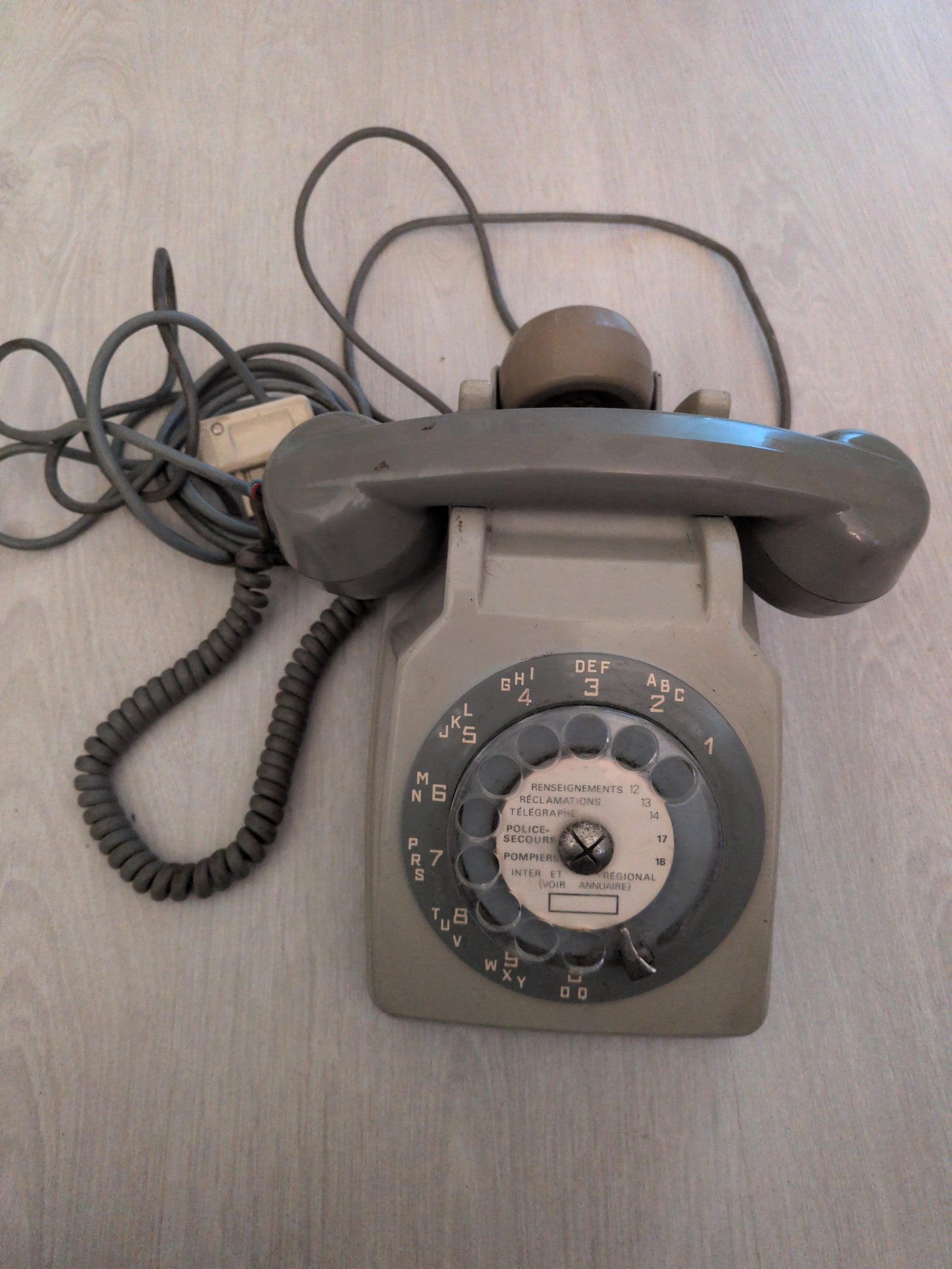 Ancien téléphone fixe