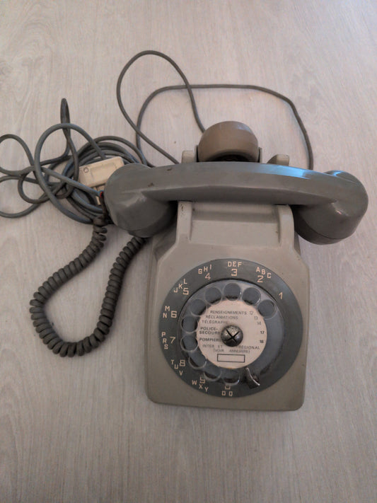 Ancien téléphone fixe