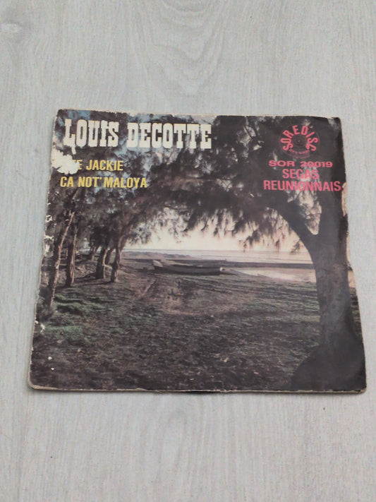 Louis decotte accompagné par les trois D