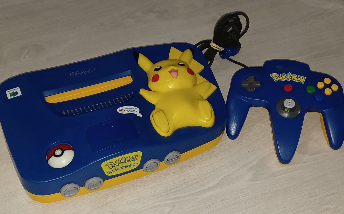Nintendo 64 - Edition Pokémon pikachu