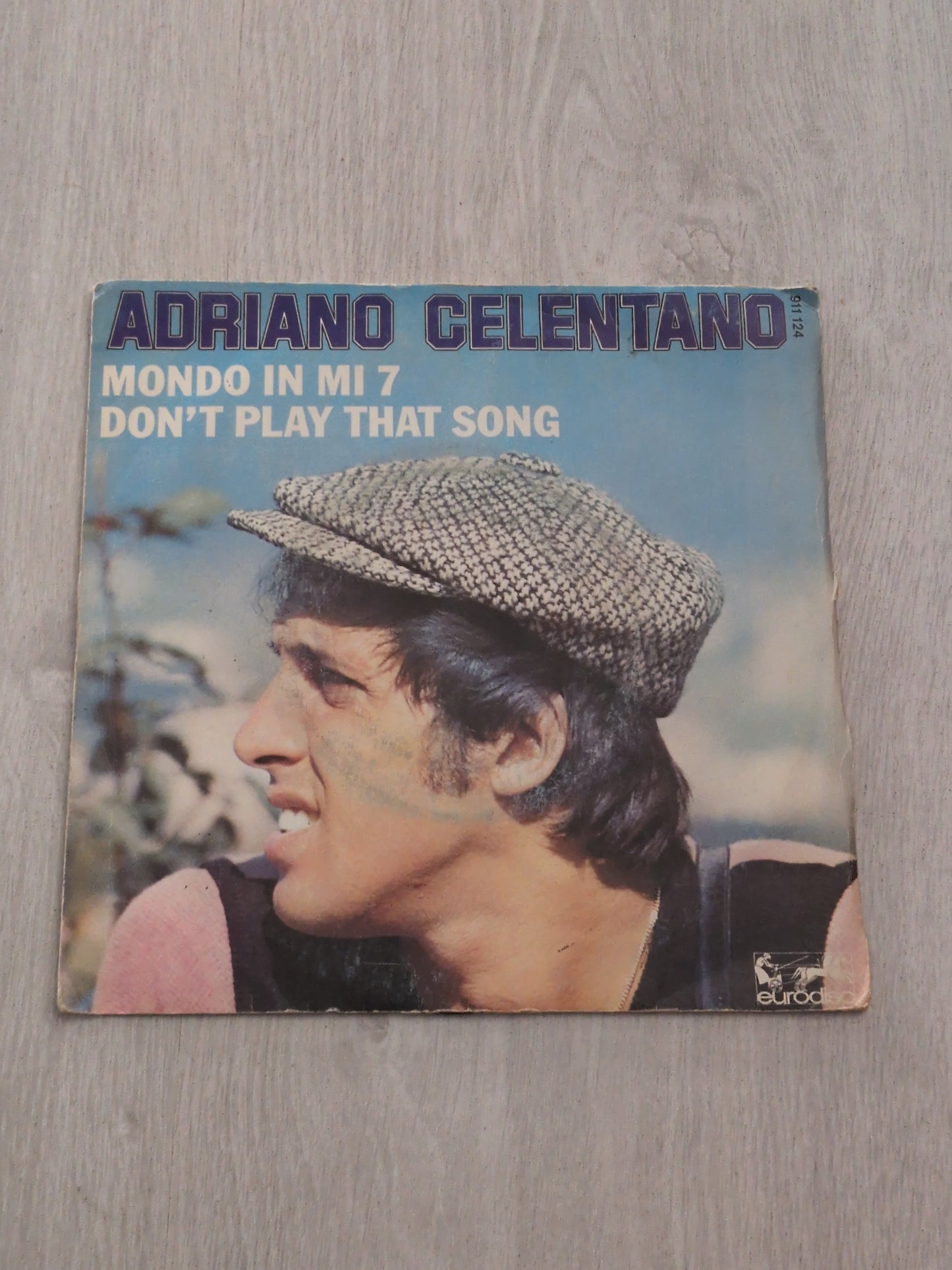 Adriano Celentano - Mondo in mi 7 don't play that song