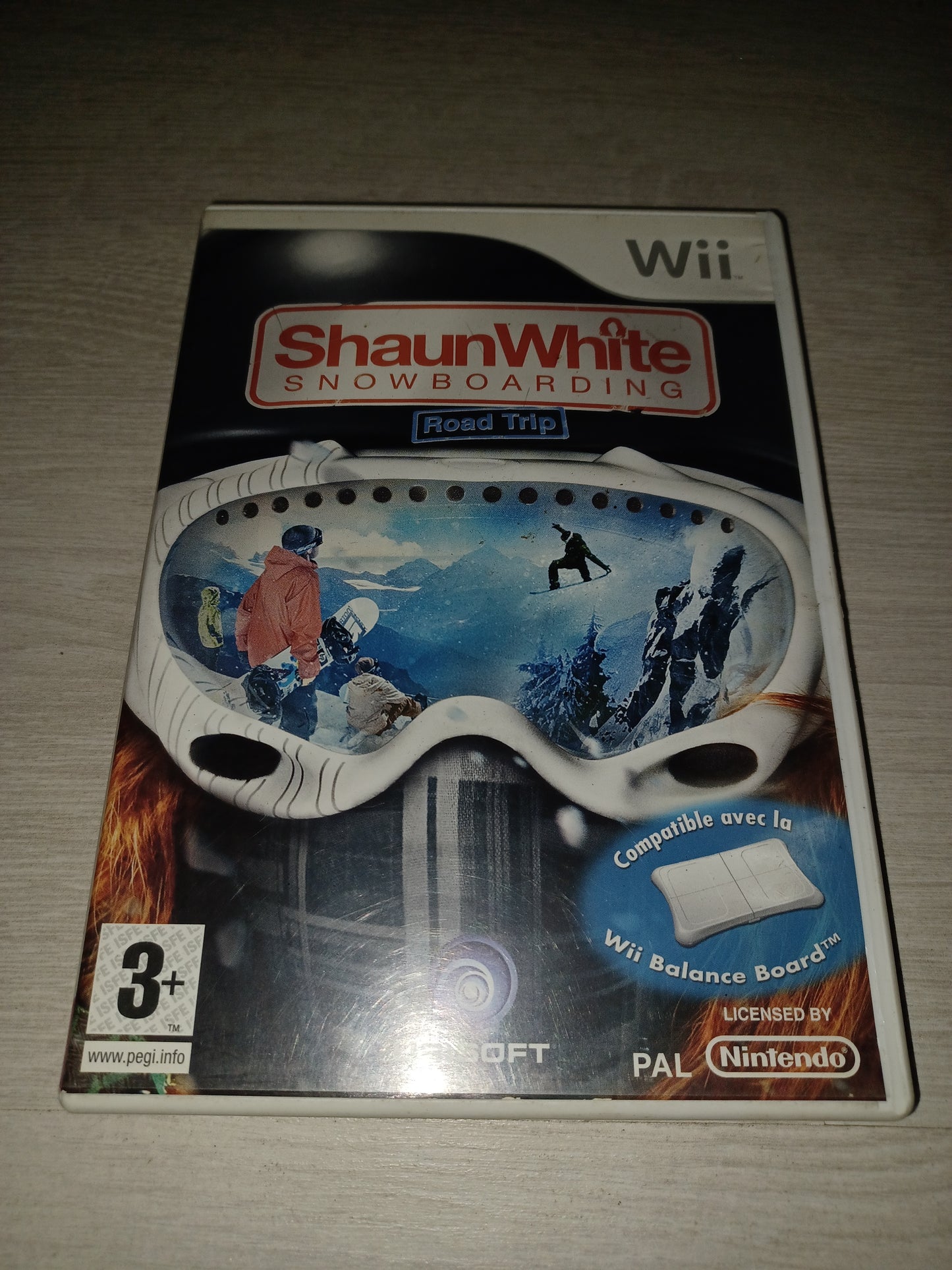 Shaun White snowboarding