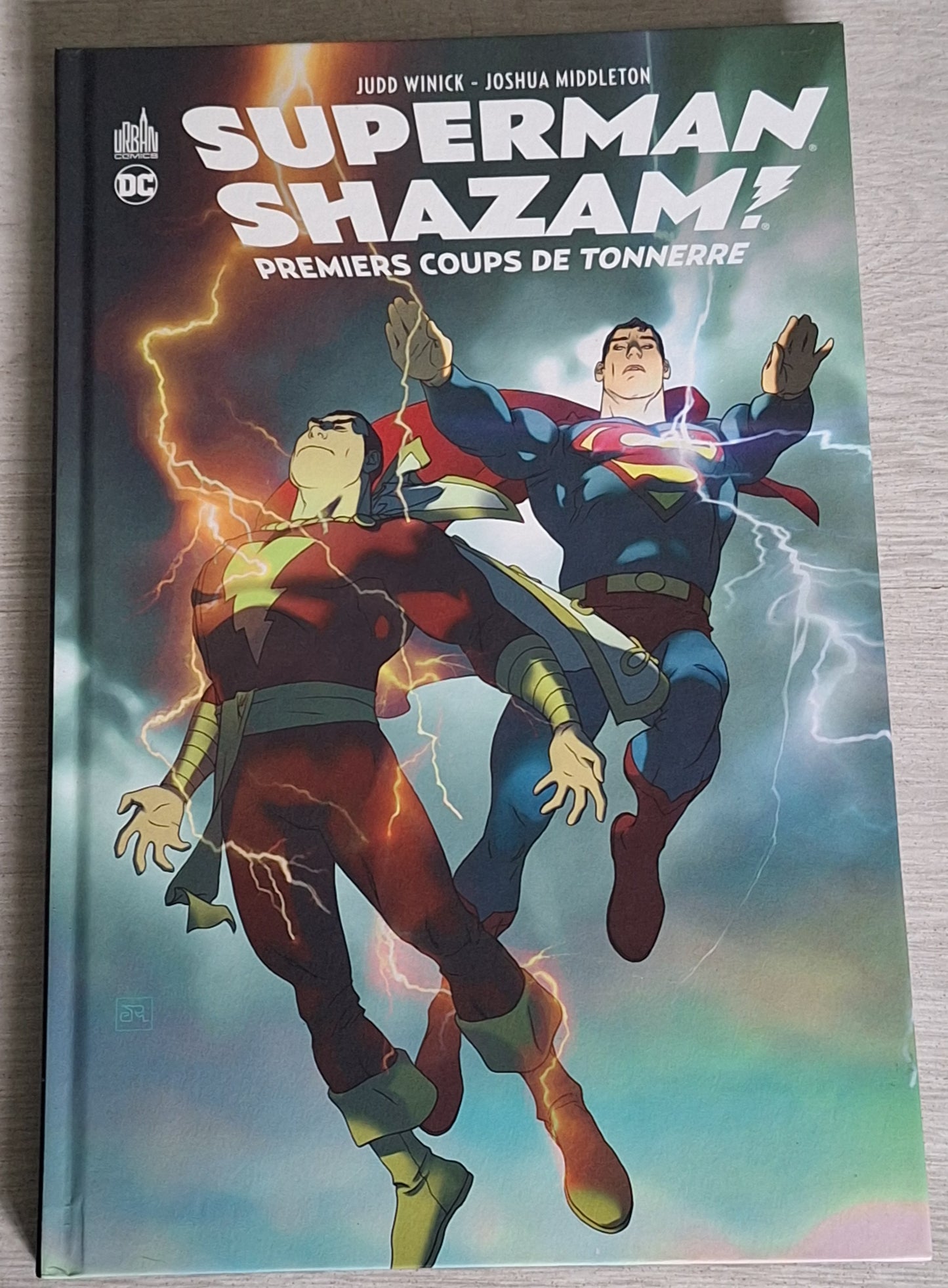 Superman/ Shazam : Premiers coups de tonnerre