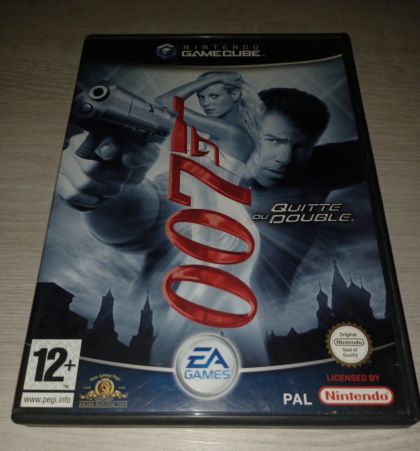 James bond 007 : Quitte ou double