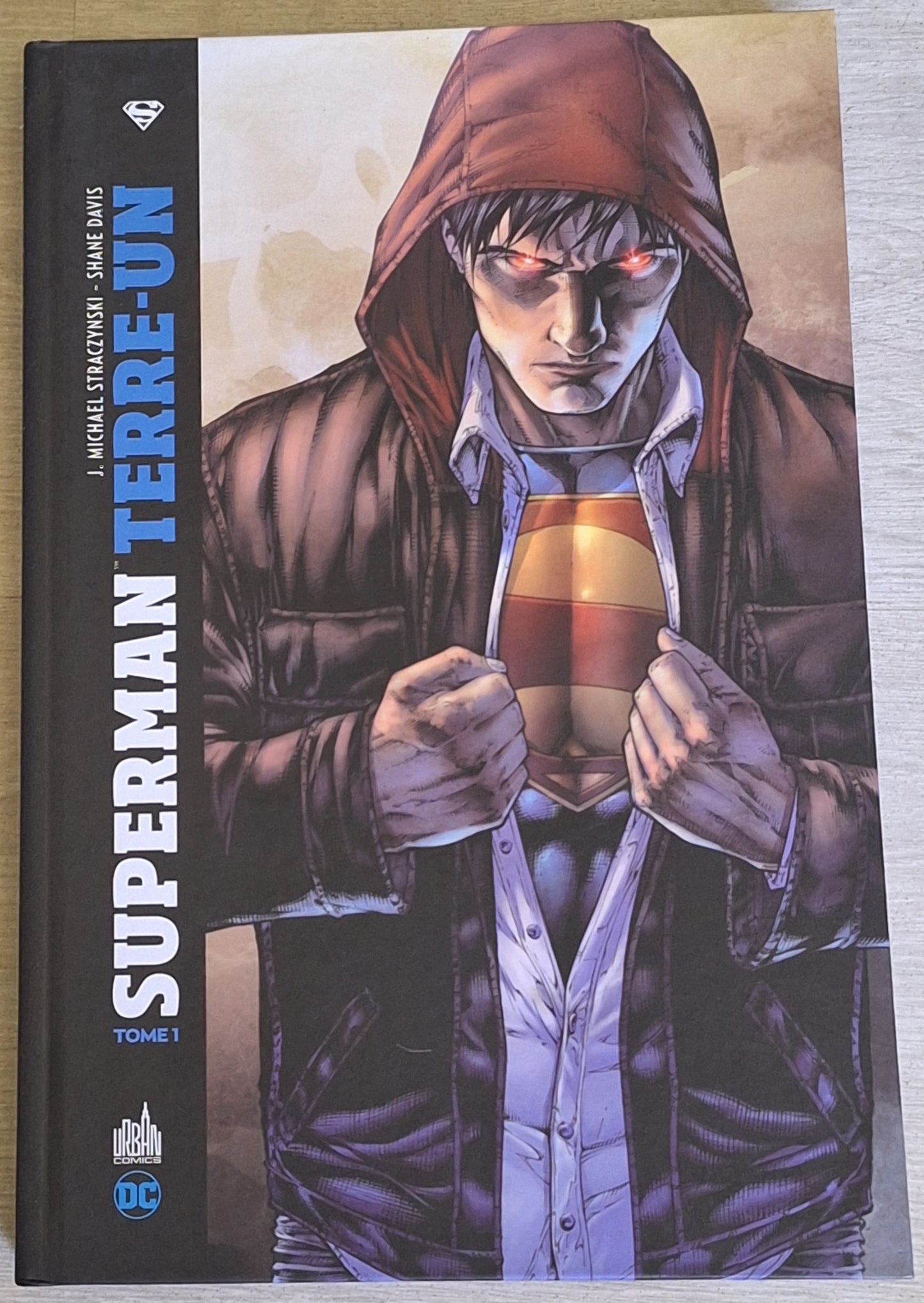 Superman : Terre-un - Tome 1