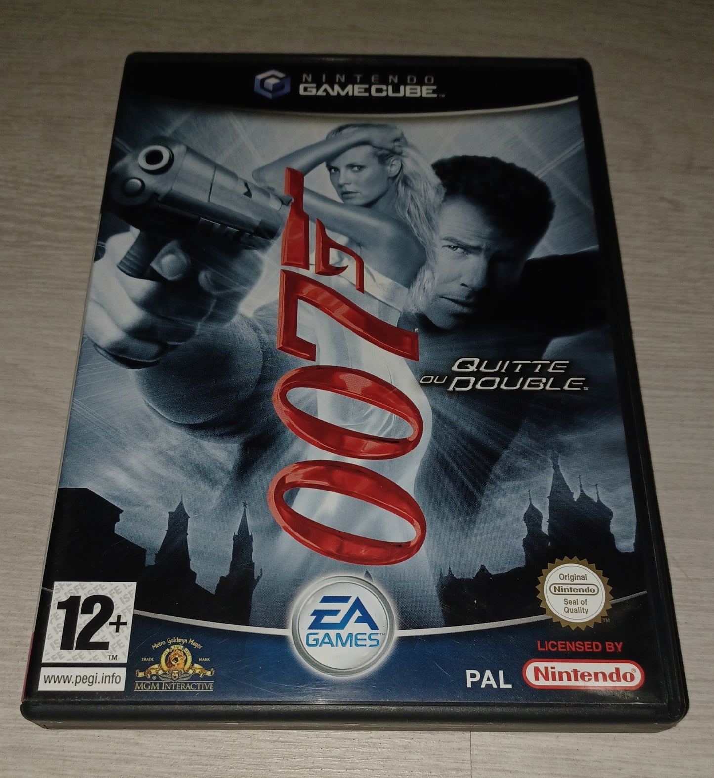 James bond 007 : Quitte ou double