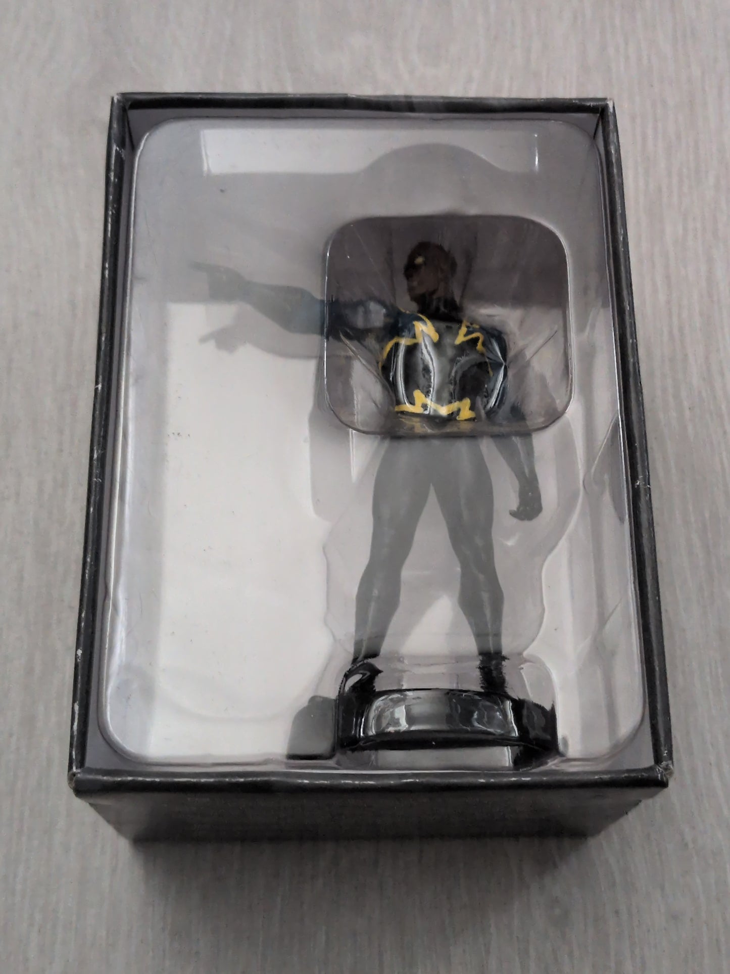 Black lightning/Éclair noir