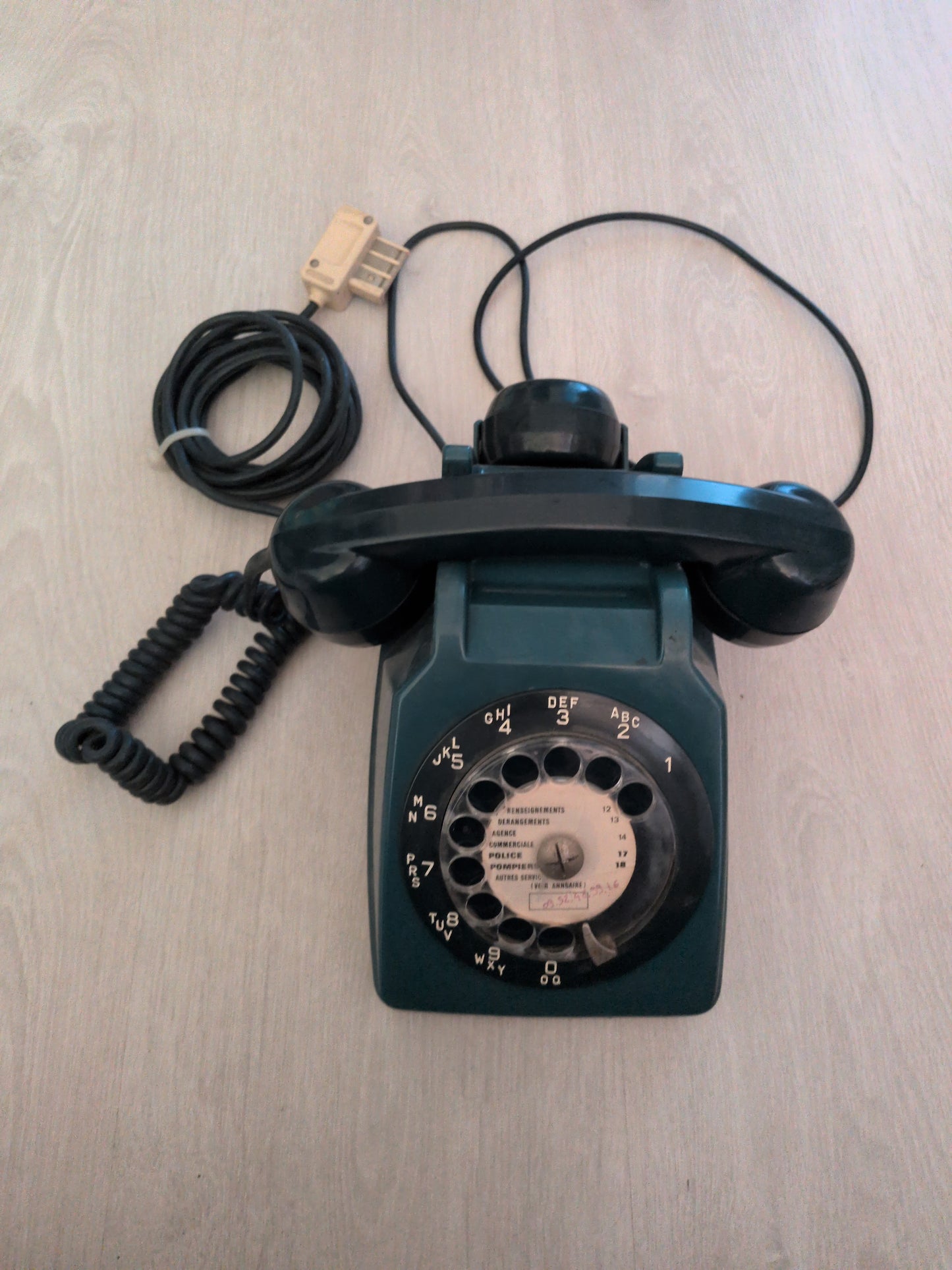 Ancien téléphone fixe