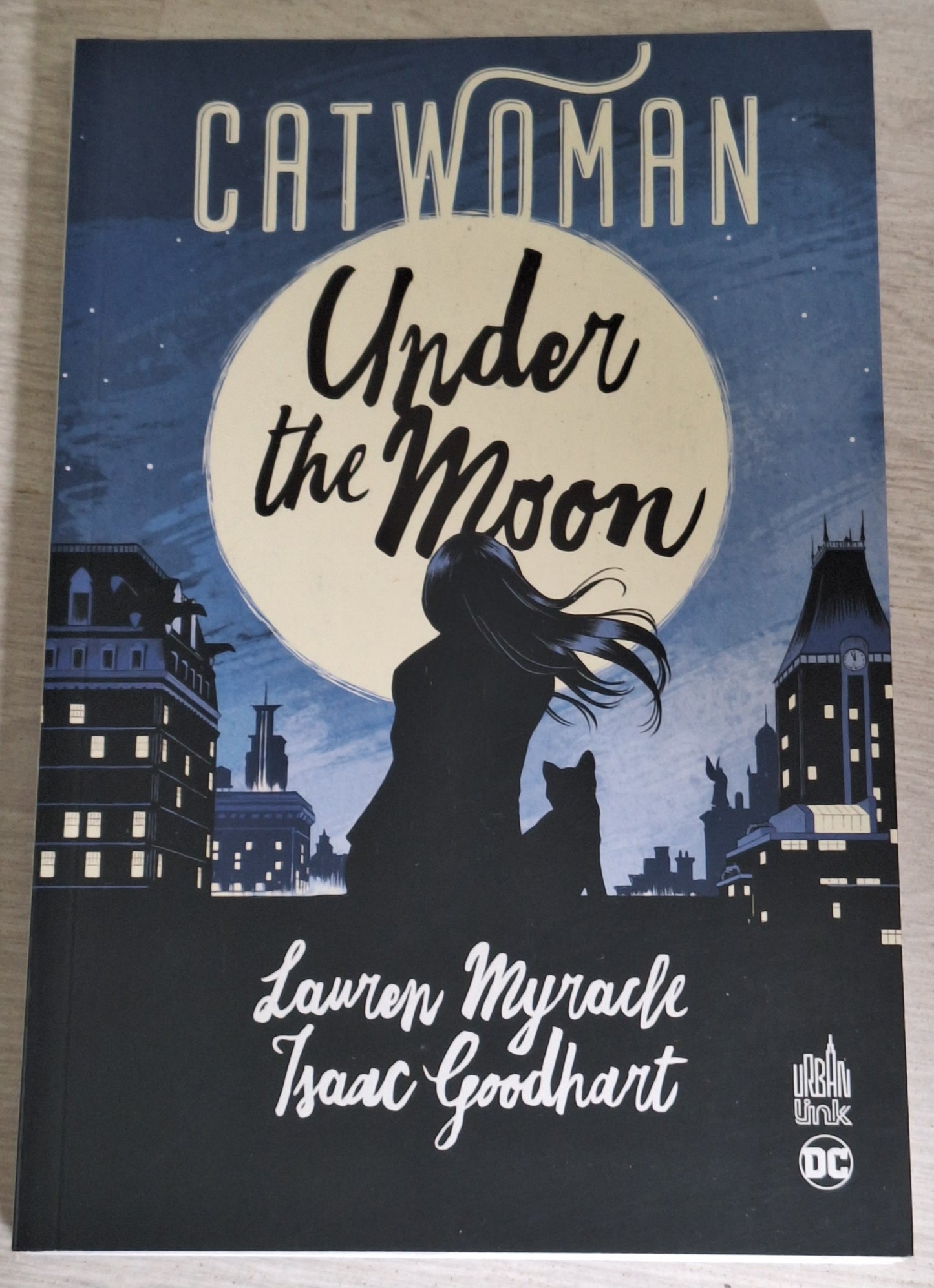 Catwoman : Under the moon