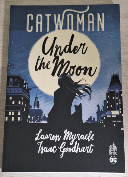 Catwoman : Under the moon